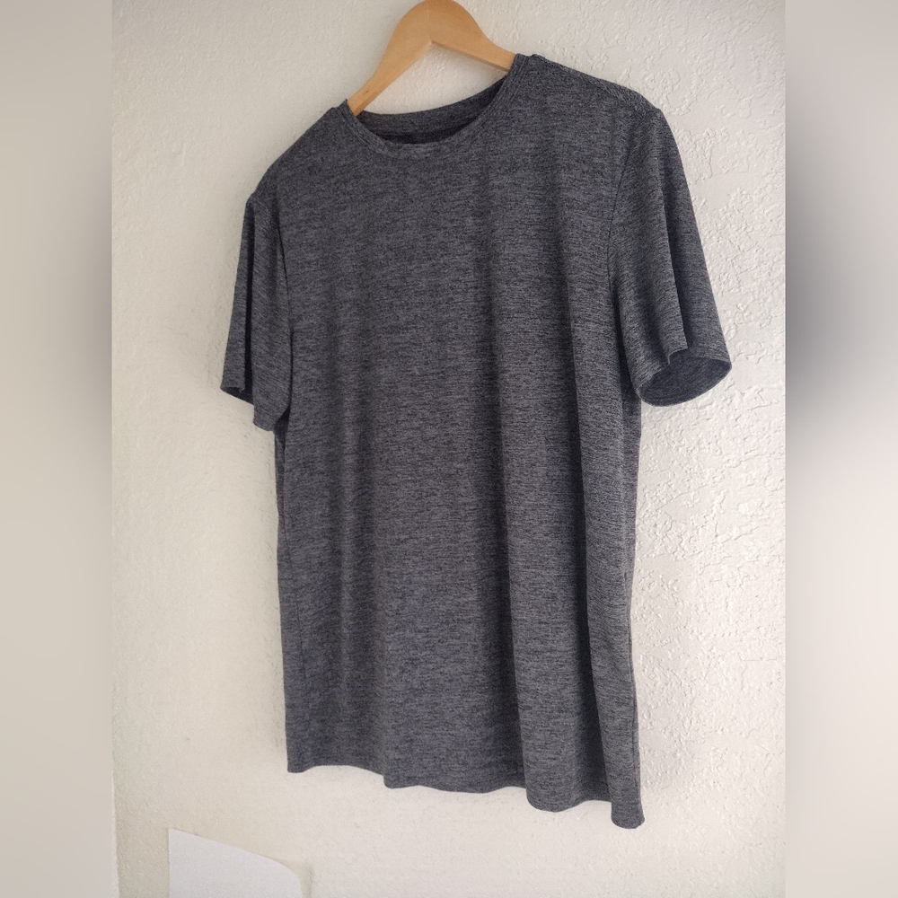 Quince Men's Gray Performance Tshirt - Picture 4 of 6